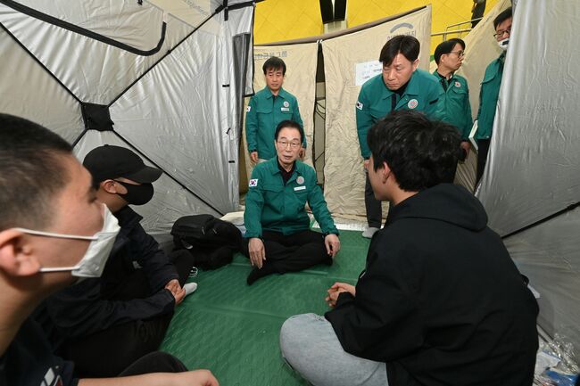 경북교육청, 의성 산불 대응 학교 안전과 시설 피해 최소화에 총력! - 임종식 경북교육감, 의성 지역 학교 점검 및 이재민 대피 시설 방문 -