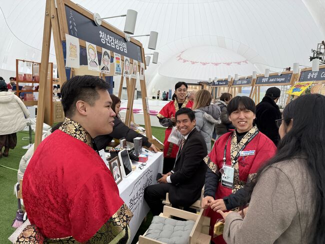 APEC 고위관리회의, K-컬처 체험 행사 ‘황리단길 팝업스토어’ 인기