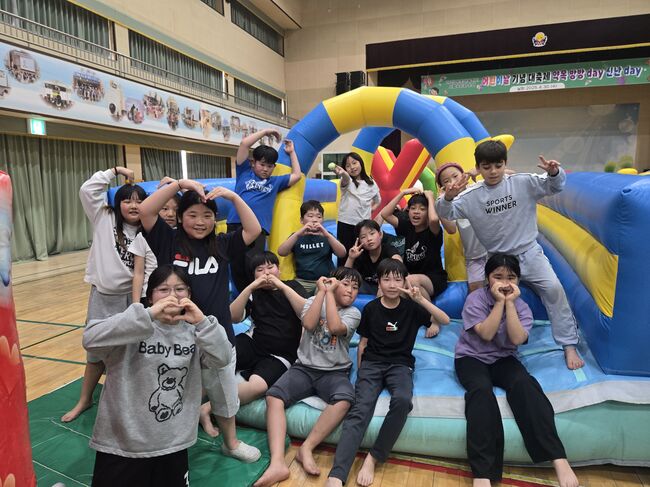 약목초, 유치원과 함께 ‘방방 day 신난 day’ 에어바운스 축제