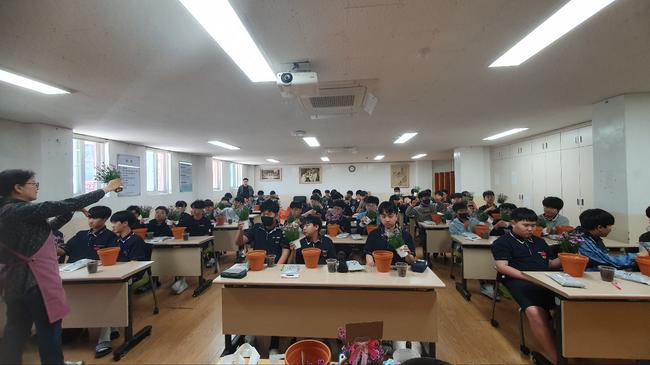 “자신을 이해하고 친구와 함께 성장해요”