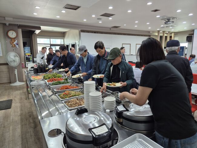 한식한끼식당, 어버이날 맞아 어르신 50여 명에 따뜻한 식사 대접