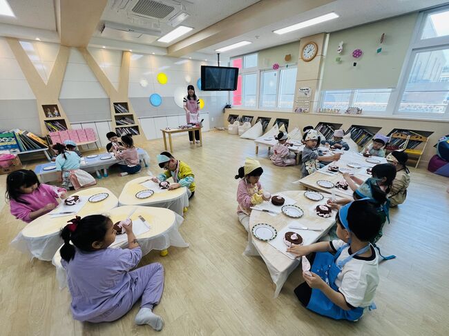 영주남부초병설유치원, 다문화교육주간 맞아 ‘감사 케이크 만들기’ 체험