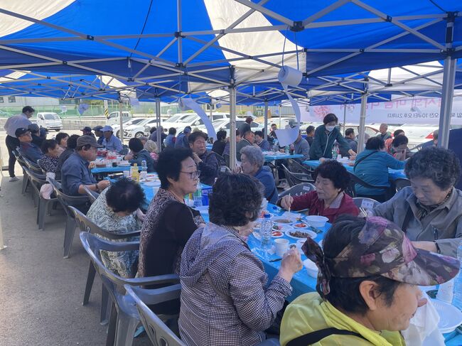 “아낌없이 드립니다” 진량 봉회식육식당, 어르신 700명에 ‘효도 밥상’