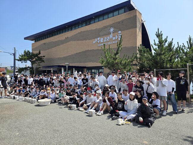 산토리니 꿈꾸는 다무포, 학생들의 손으로 하얗게 물들다